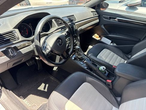 Used 2018 Volkswagen Passat 3.6 FWD image 5