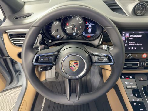 Certified 2026 Porsche Macan AWD/4WD image 11