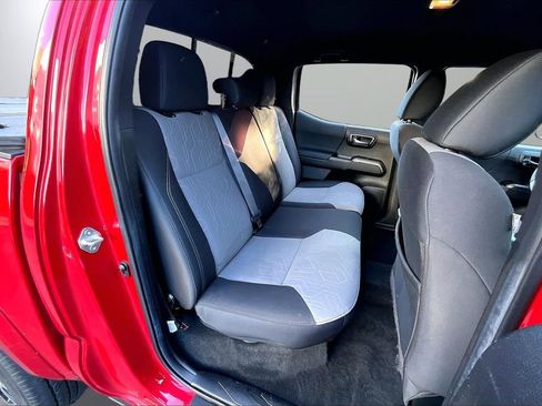 Used 2022 Toyota Tacoma TRD Sport AWD/4WD image 23