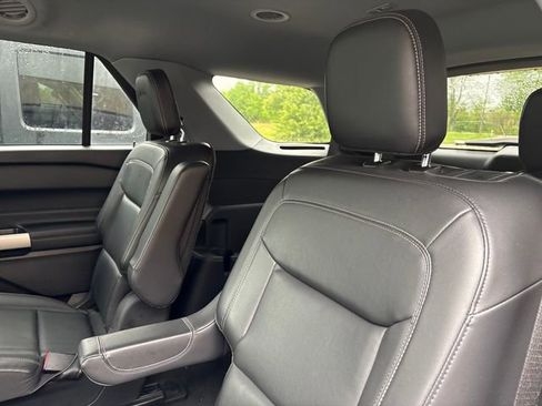 Used 2023 Ford Explorer XLT w/ Equipment Group 202A AWD/4WD image 10