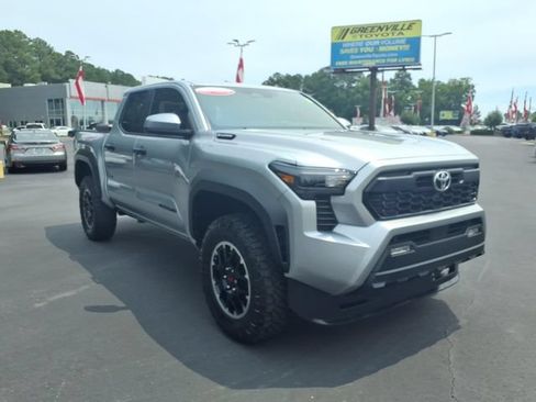 Used 2025 Toyota Tacoma TRD Off-Road AWD/4WD image 1