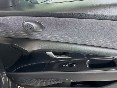 Used 2025 Hyundai Elantra Limited image 31