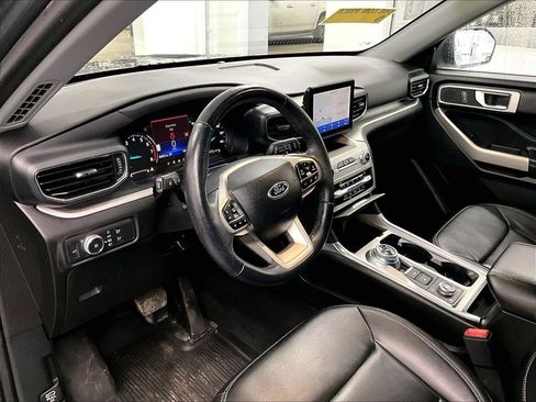 Used 2021 Ford Explorer XLT w/ Equipment Group 202A image 8