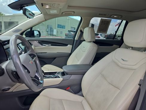 Used 2020 Cadillac XT6 Premium Luxury FWD image 16