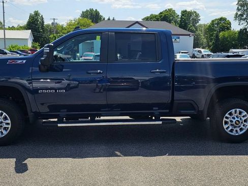 Used 2022 Chevrolet Silverado 2500 LT w/ Convenience Package AWD/4WD image 4