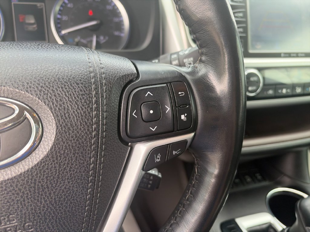 Used 2019 Toyota Highlander Limited Platinum AWD/4WD image 30