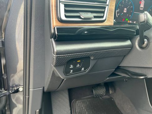 Used 2024 Volkswagen Atlas SE w/ Panoramic Sunroof Package AWD/4WD image 23