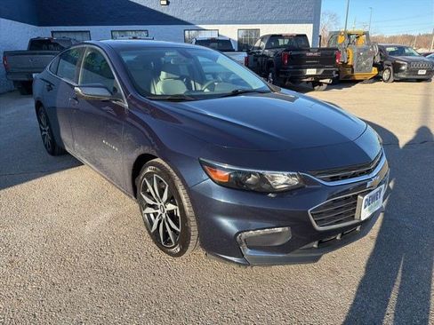 Used 2017 Chevrolet Malibu LT w/ Leather Package FWD image 7