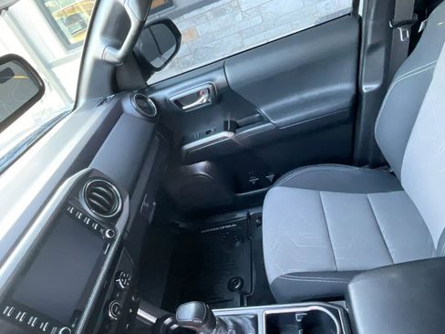 Used 2020 Toyota Tacoma TRD Sport w/ Technology Package image 22