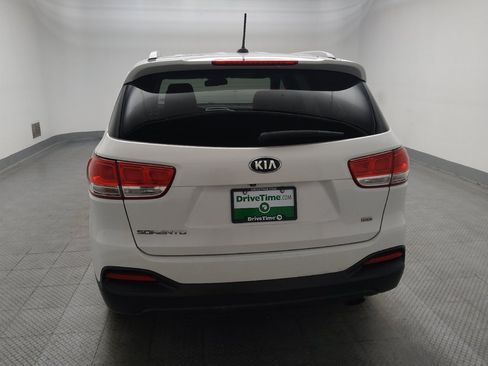 Used 2017 Kia Sorento FWD image 6