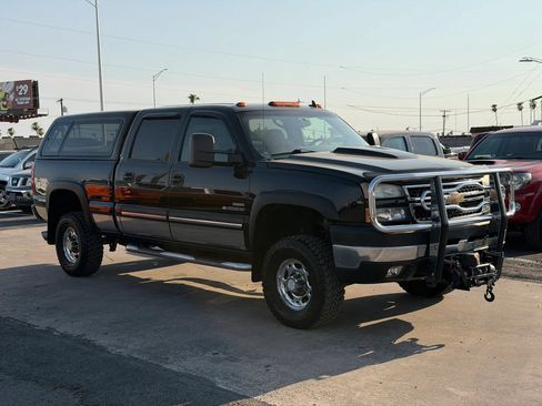 Used 2006 Chevrolet Silverado 2500 LT w/ Heavy-Duty Power Package AWD/4WD image 14