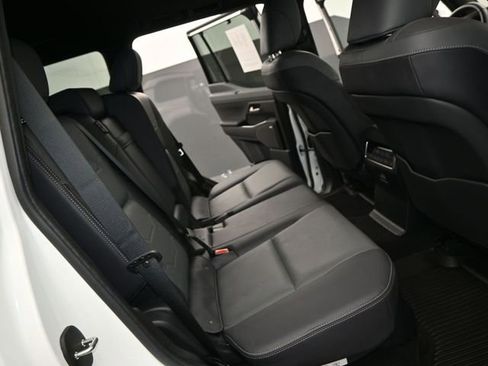 Used 2024 Lexus GX 550 w/ Accessory Package (31) image 17