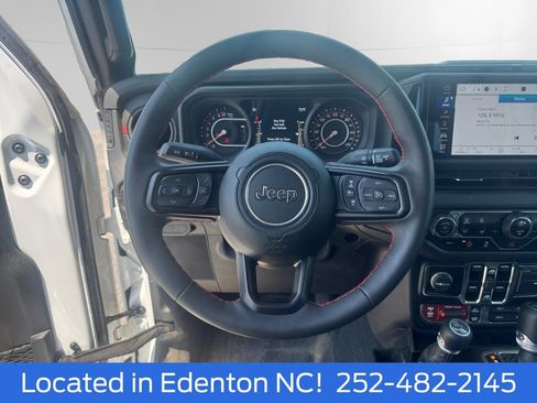 Used 2024 Jeep Gladiator Rubicon w/ Convenience Group AWD/4WD image 13