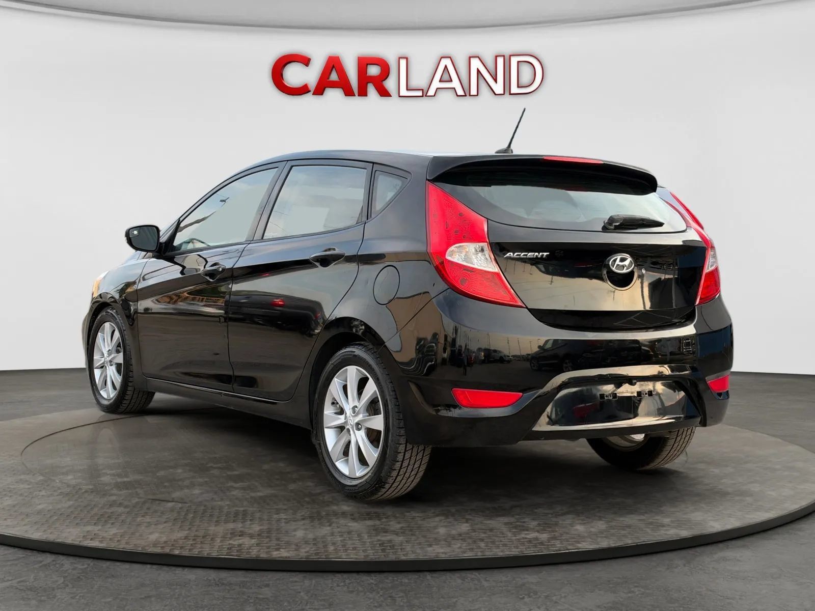 Used 2014 Hyundai Accent SE FWD image 3