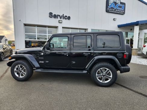 Used 2020 Jeep Wrangler Unlimited Sahara image 9