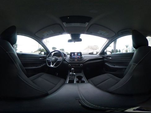 Used 2025 Nissan Altima 2.5 SV image 42