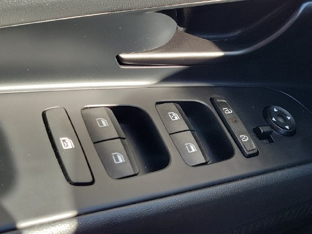 Used 2025 Hyundai Elantra Sport FWD image 18