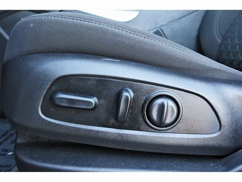 Used 2020 Chevrolet Blazer LT image 28