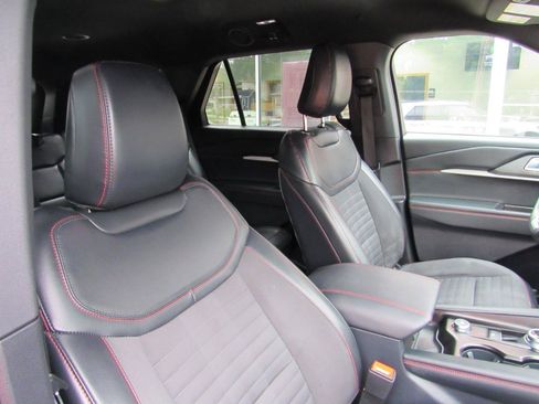 Used 2025 Ford Explorer ST-Line AWD/4WD image 33
