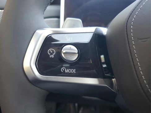 Used 2025 BMW 750e xDrive image 24