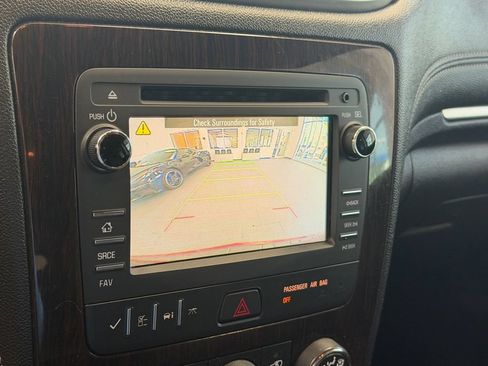 Used 2017 Chevrolet Traverse LT w/ Style and Technology Package FWD image 21