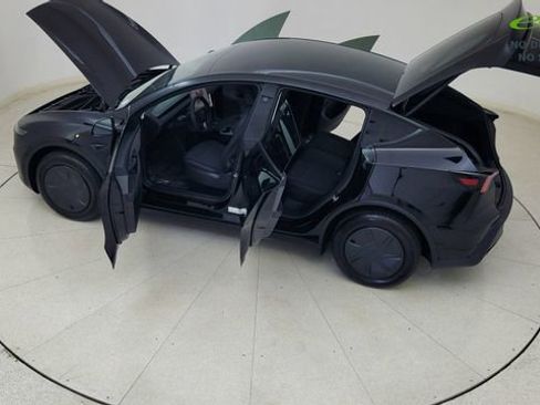 Used 2026 Tesla Model Y 2WD image 77