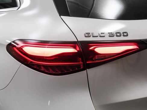 Certified 2025 Mercedes-Benz GLC 300 image 7