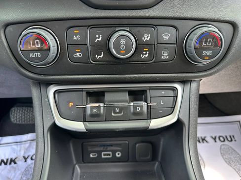Used 2024 GMC Terrain SLT AWD/4WD image 22