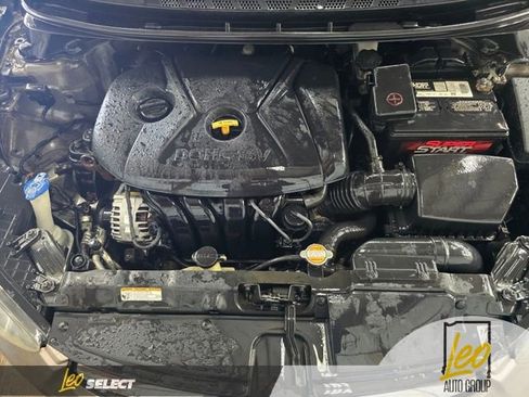 Used 2012 Hyundai Elantra GLS FWD image 24