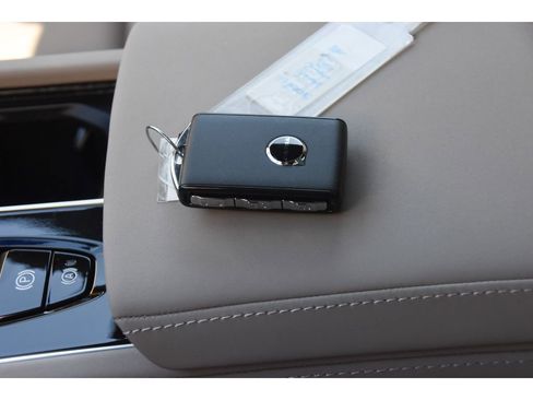 New 2026 Volvo XC90 B6 Plus w/ Protection Package Premier image 39