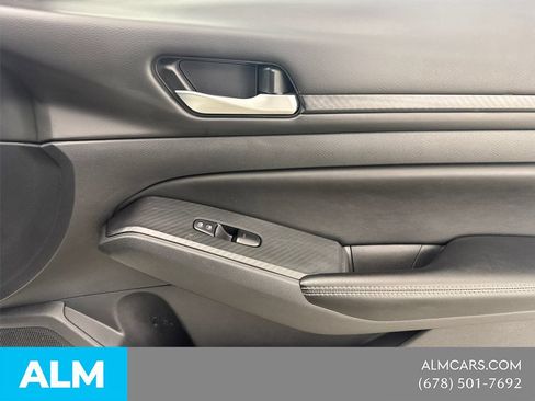 Used 2025 Nissan Altima 2.5 SV FWD image 18
