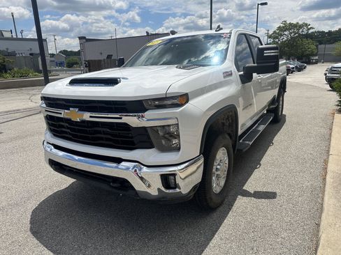 Used 2025 Chevrolet Silverado 2500 LT AWD/4WD image 5