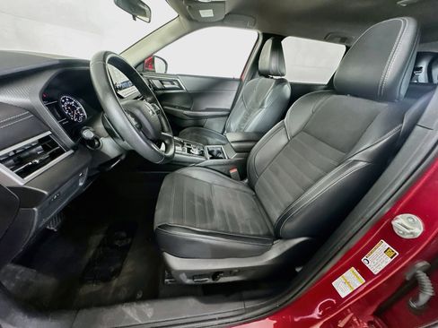Used 2024 Mitsubishi Outlander SE AWD/4WD image 13