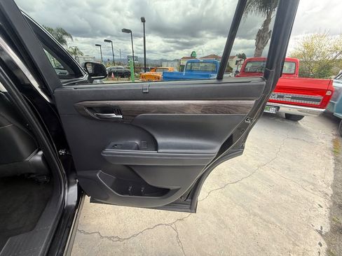 Used 2023 Toyota Highlander Limited AWD/4WD image 20