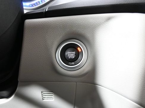 Used 2024 Chrysler Pacifica Touring-L FWD image 35
