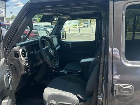 Used 2025 Jeep Wrangler Unlimited Sport AWD/4WD image 10