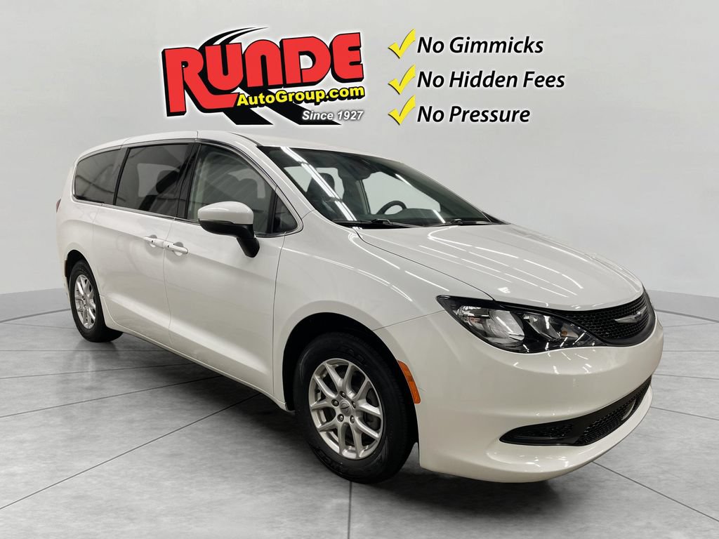 Used 2023 Chrysler Voyager LX FWD image 7