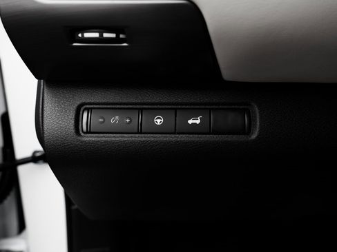 New 2025 Nissan Pathfinder SL image 18