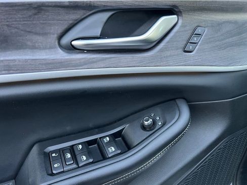 Used 2023 Jeep Grand Cherokee Limited w/ Luxury Tech Group II image 23