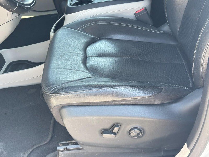Used 2022 Chrysler Pacifica Touring-L FWD image 18