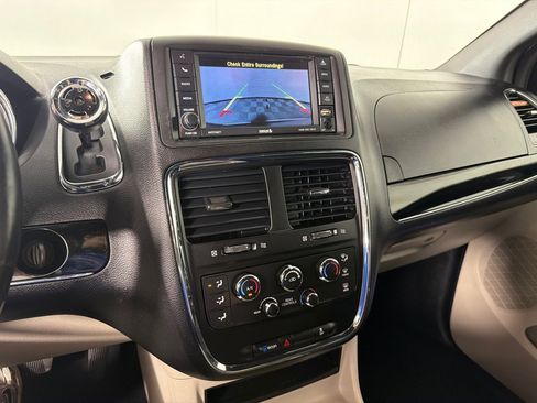 Used 2017 Dodge Grand Caravan SXT FWD image 15