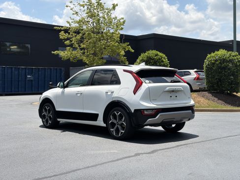 Used 2023 Kia Niro SX Touring FWD image 16