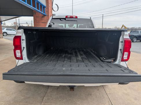 Used 2018 Chevrolet Silverado 1500 High Country image 32