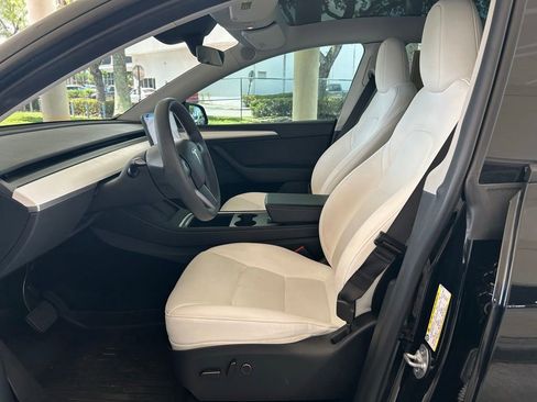 Used 2024 Tesla Model Y Long Range AWD/4WD image 5