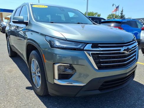 Used 2023 Chevrolet Traverse LT FWD image 3