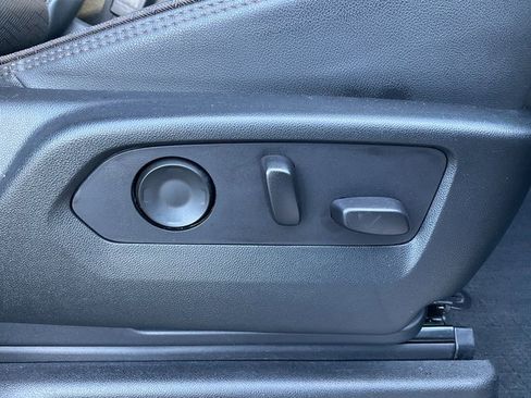 Used 2021 Chevrolet Suburban High Country image 23