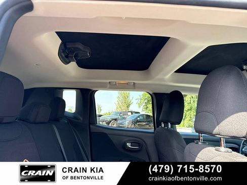 Used 2017 Jeep Renegade Latitude w/ Cold Weather Group AWD/4WD image 14