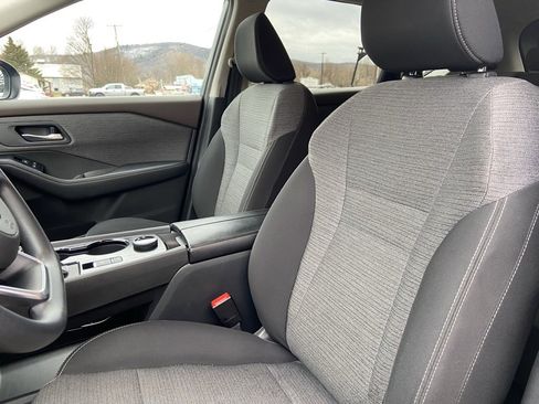 Used 2023 Nissan Rogue SV image 9