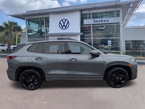 New 2026 Volkswagen Tiguan SE R-Line FWD image 3