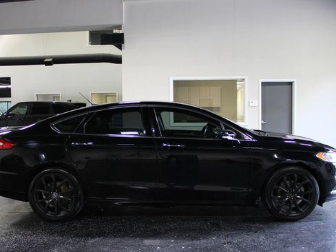 Used 2016 Ford Fusion Titanium FWD image 2